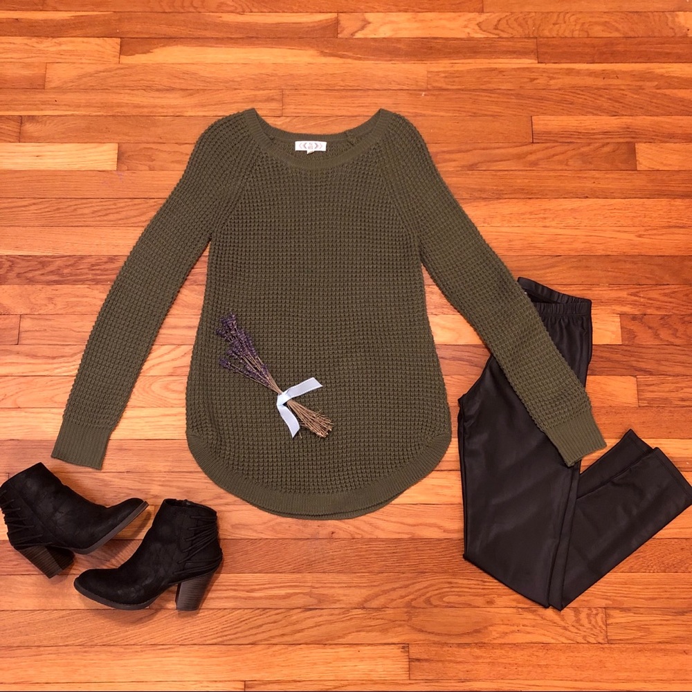 Faux Leather Leggings - Picture 10 of 10